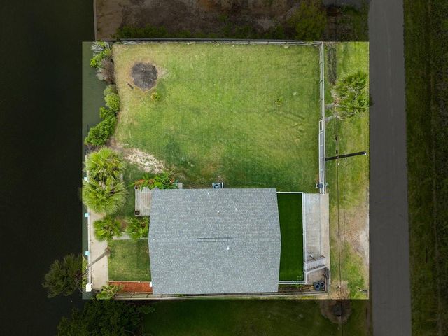 7210 Beau Terre Street, Hitchcock, TX 77563