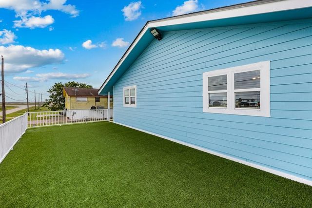 7210 Beau Terre Street, Hitchcock, TX 77563