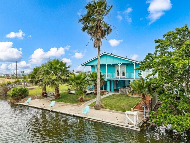 7210 Beau Terre Street, Hitchcock, TX 77563