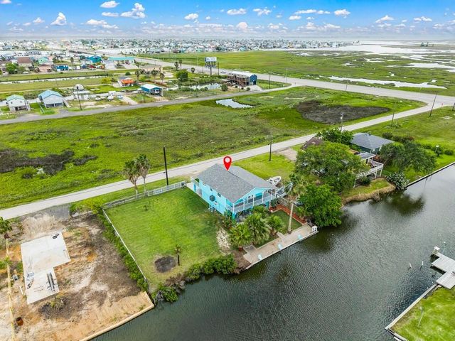 7210 Beau Terre Street, Hitchcock, TX 77563