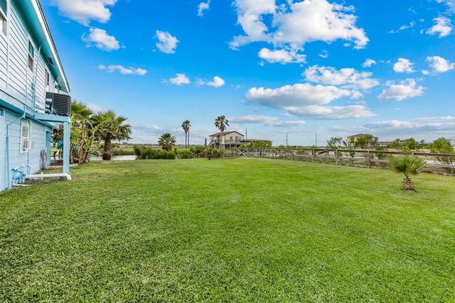 7210 Beau Terre Street, Hitchcock, TX 77563