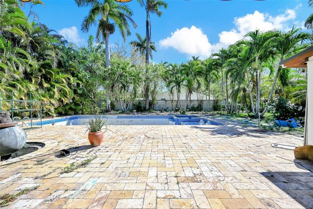 1025 NE 84th St, Miami, FL 33138