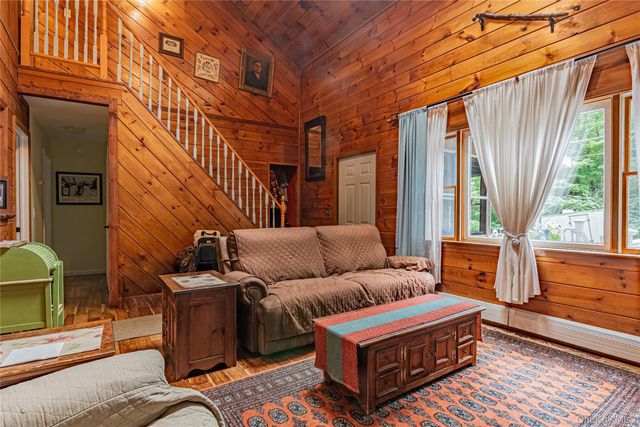 179 Hibernia Road, Salt Point, NY 12578