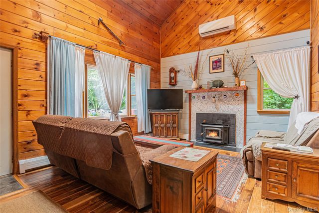 179 Hibernia Road, Salt Point, NY 12578