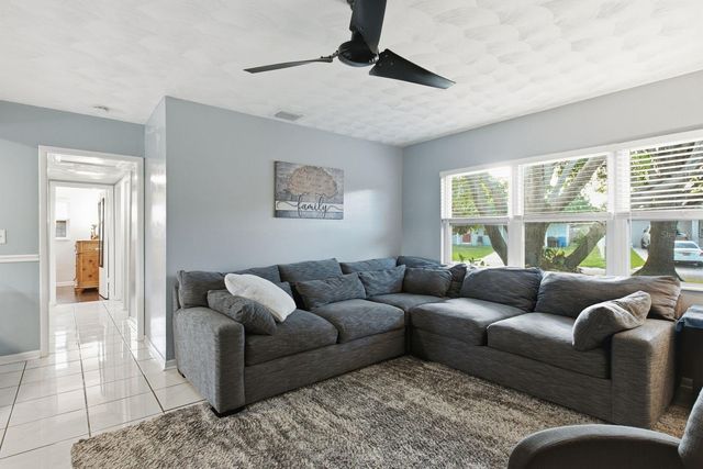 3280 56TH WAY N, St Petersburg, FL 33710