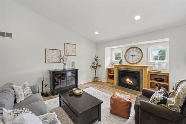 4290 Oak Meadow Drive, Hudsonville, MI 49426