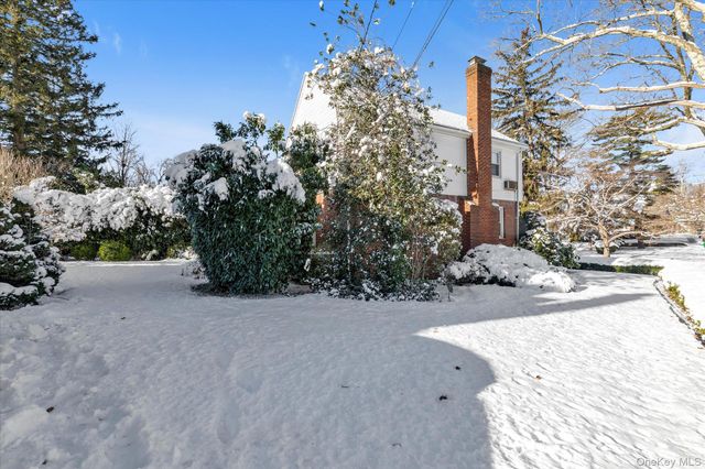 22 Hathaway Drive, Garden City, NY 11530