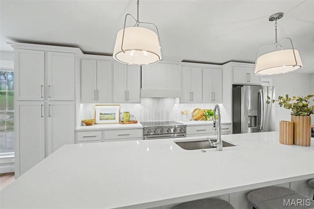 3 Oak Bluff Drive, Lake St Louis, MO 63367