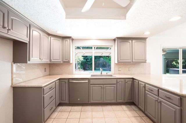 5038 Primrose Dr, Fair Oaks, CA 95628