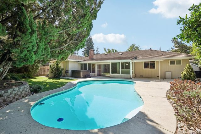 5038 Primrose Dr, Fair Oaks, CA 95628