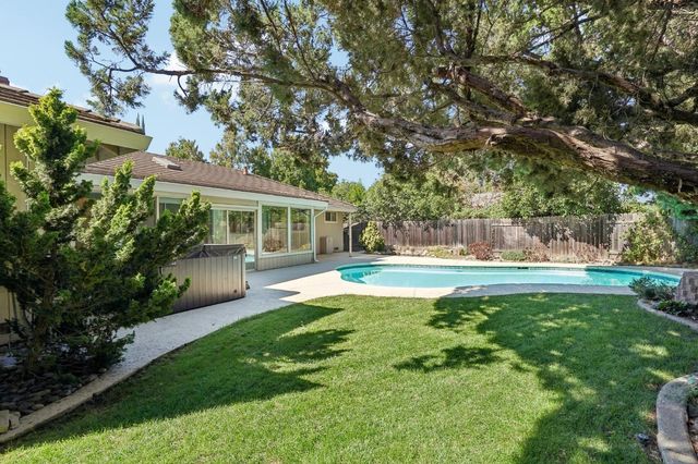 5038 Primrose Dr, Fair Oaks, CA 95628