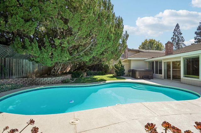 5038 Primrose Dr, Fair Oaks, CA 95628