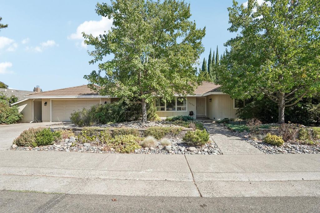 5038 Primrose Dr, Fair Oaks, CA 95628