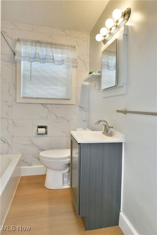 676 Central Parkway Avenue SE, Warren, OH 44484