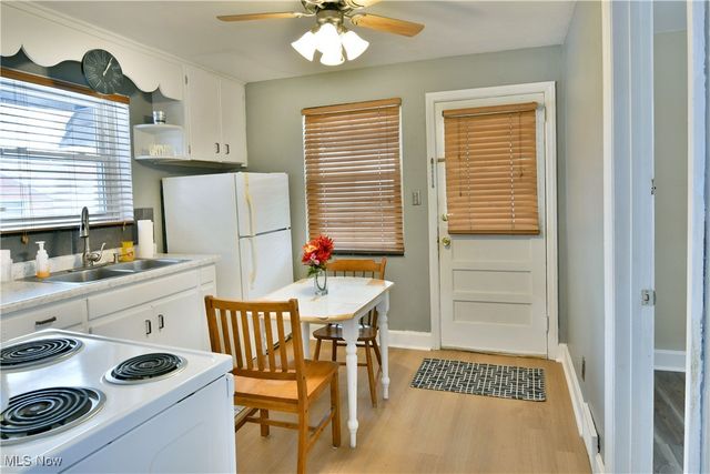 676 Central Parkway Avenue SE, Warren, OH 44484