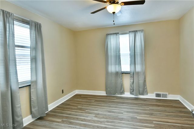 676 Central Parkway Avenue SE, Warren, OH 44484