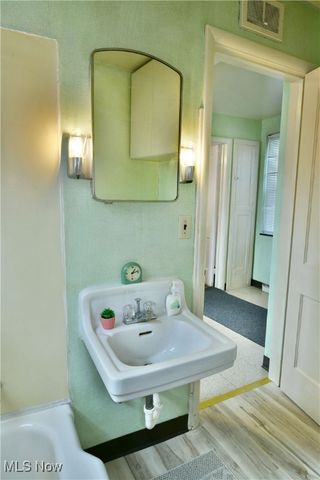 676 Central Parkway Avenue SE, Warren, OH 44484