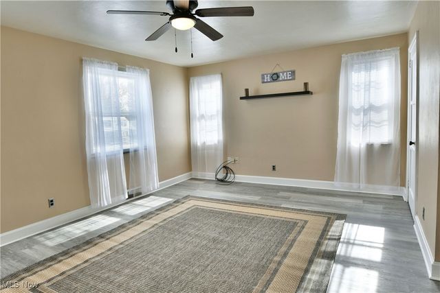 676 Central Parkway Avenue SE, Warren, OH 44484