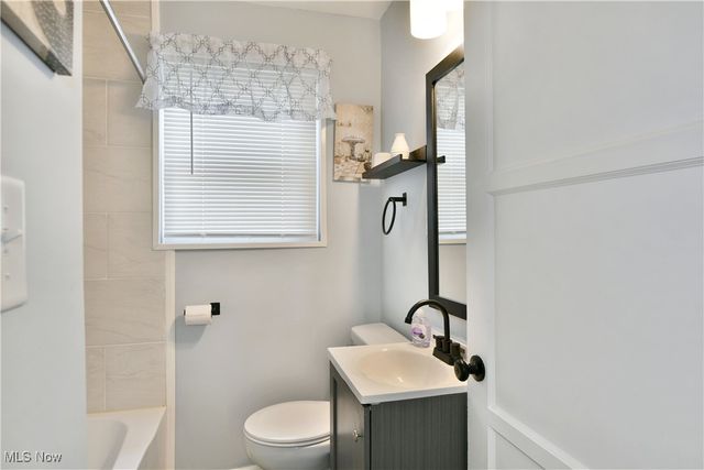 676 Central Parkway Avenue SE, Warren, OH 44484