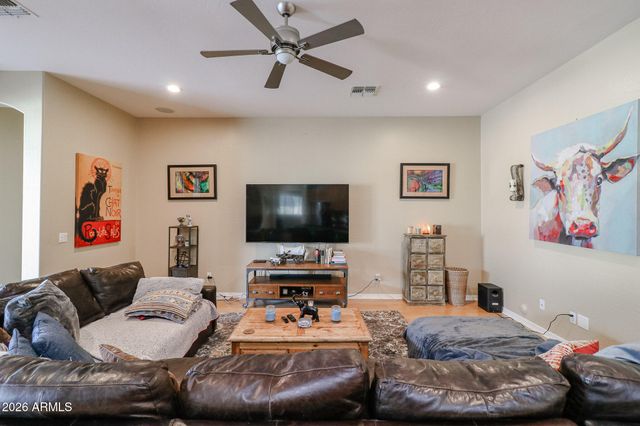 9409 S 43RD Drive, Laveen, AZ 85339