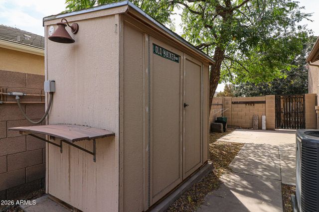 9409 S 43RD Drive, Laveen, AZ 85339