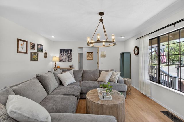 7060 Calcite Dr, El Dorado, CA 95623