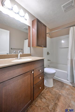 800 E Sanborn Drive, Lincoln, NE 68505