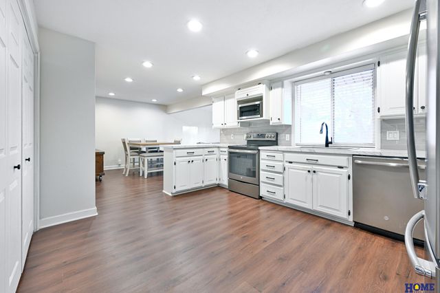 800 E Sanborn Drive, Lincoln, NE 68505