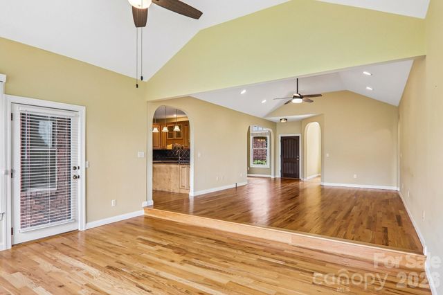 28 Tudor Crescent Court, Hendersonville, NC 28739