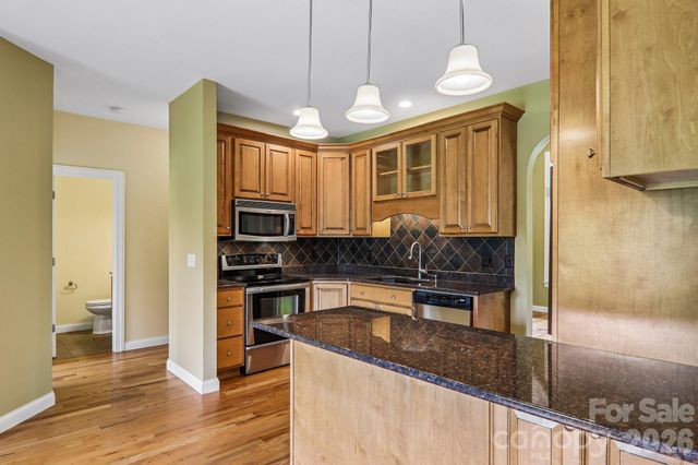 28 Tudor Crescent Court, Hendersonville, NC 28739