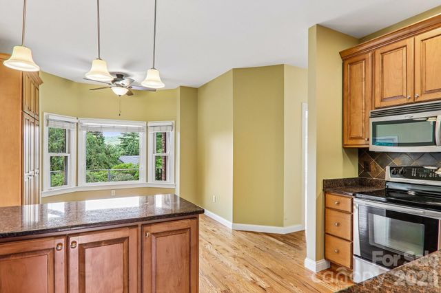28 Tudor Crescent Court, Hendersonville, NC 28739