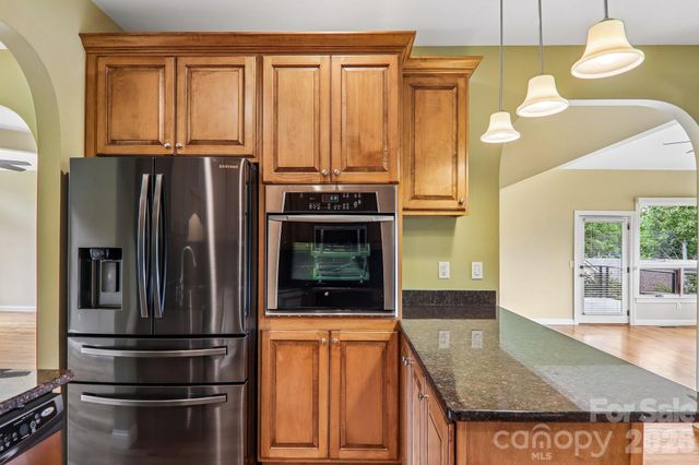 28 Tudor Crescent Court, Hendersonville, NC 28739