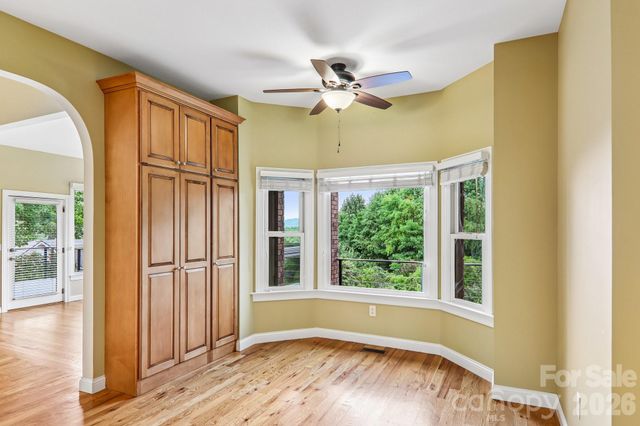 28 Tudor Crescent Court, Hendersonville, NC 28739