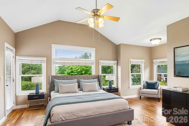 28 Tudor Crescent Court, Hendersonville, NC 28739