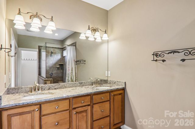 28 Tudor Crescent Court, Hendersonville, NC 28739