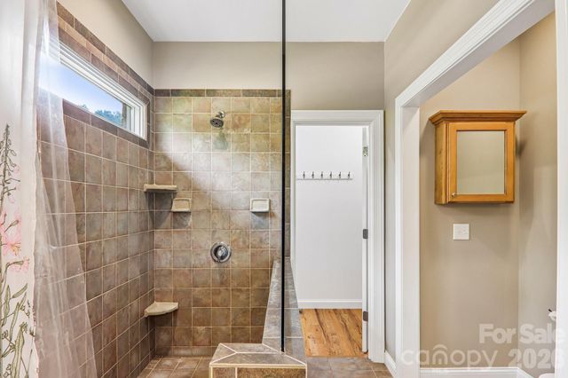 28 Tudor Crescent Court, Hendersonville, NC 28739