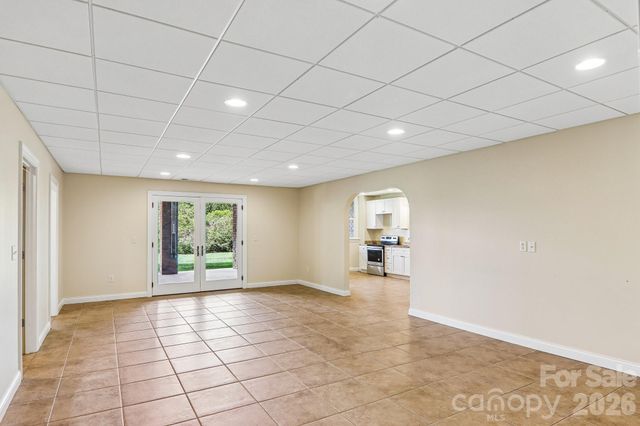 28 Tudor Crescent Court, Hendersonville, NC 28739