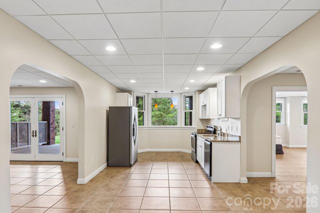 28 Tudor Crescent Court, Hendersonville, NC 28739