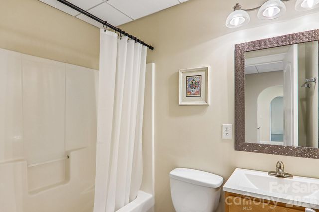 28 Tudor Crescent Court, Hendersonville, NC 28739
