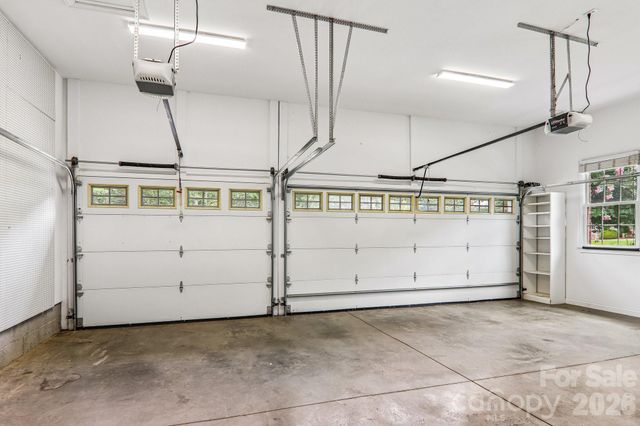 28 Tudor Crescent Court, Hendersonville, NC 28739