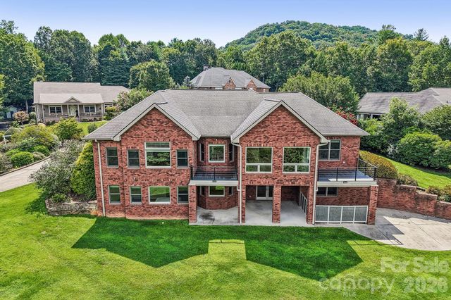 28 Tudor Crescent Court, Hendersonville, NC 28739