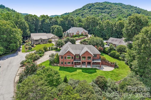28 Tudor Crescent Court, Hendersonville, NC 28739