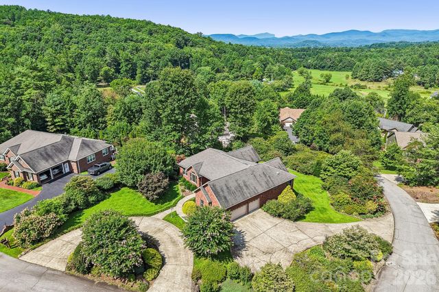 28 Tudor Crescent Court, Hendersonville, NC 28739