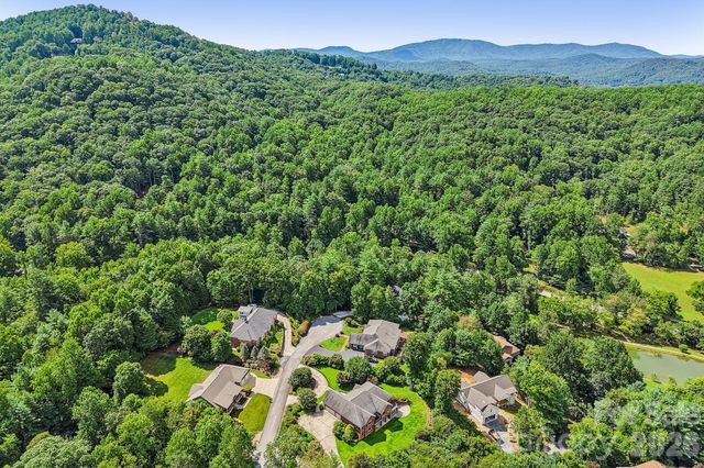 28 Tudor Crescent Court, Hendersonville, NC 28739