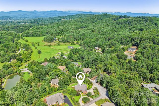28 Tudor Crescent Court, Hendersonville, NC 28739