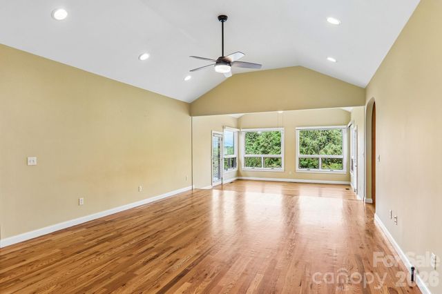 28 Tudor Crescent Court, Hendersonville, NC 28739