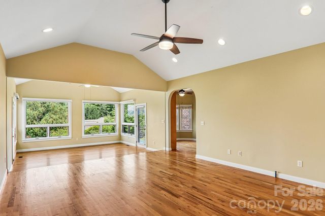 28 Tudor Crescent Court, Hendersonville, NC 28739