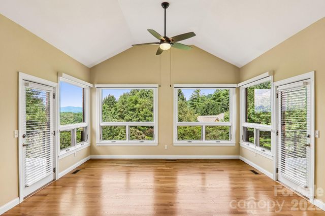 28 Tudor Crescent Court, Hendersonville, NC 28739