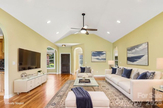 28 Tudor Crescent Court, Hendersonville, NC 28739