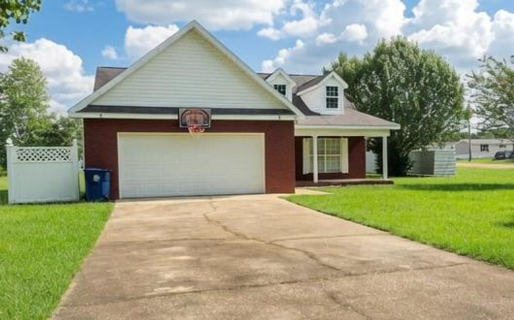 1601 Johnny Murphy Road, Dothan, AL 36301